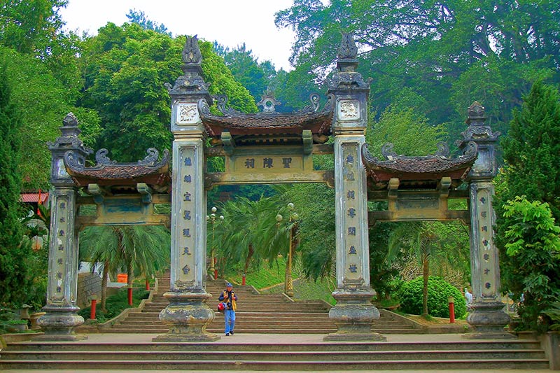 Den Thuong